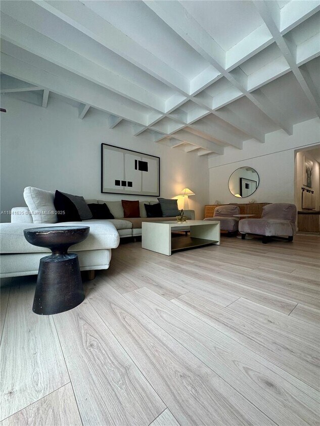 Foto principal - 1245 Van Buren St