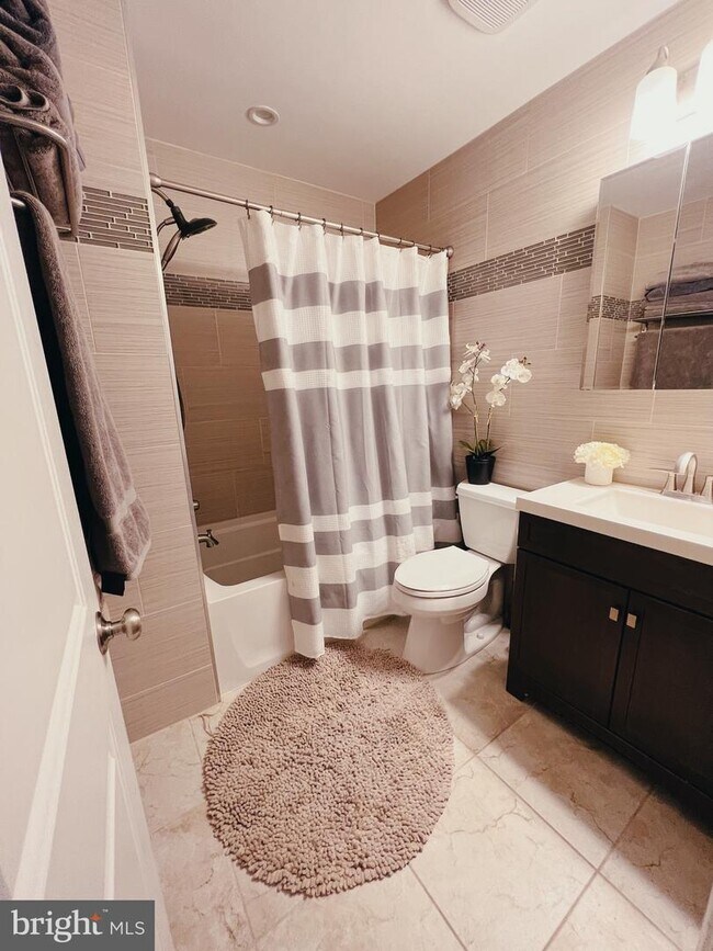 Foto del edificio - 367 Green Meadow Ln