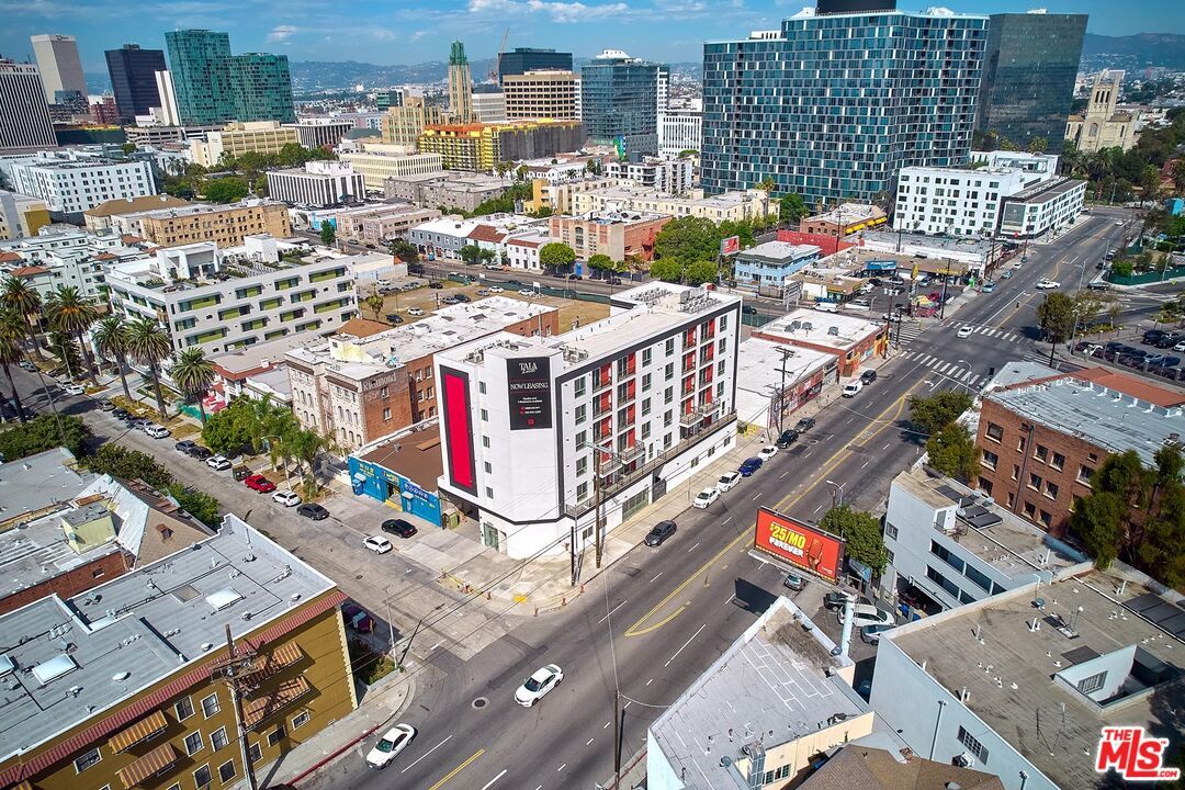 Foto principal - 719 S Hoover St
