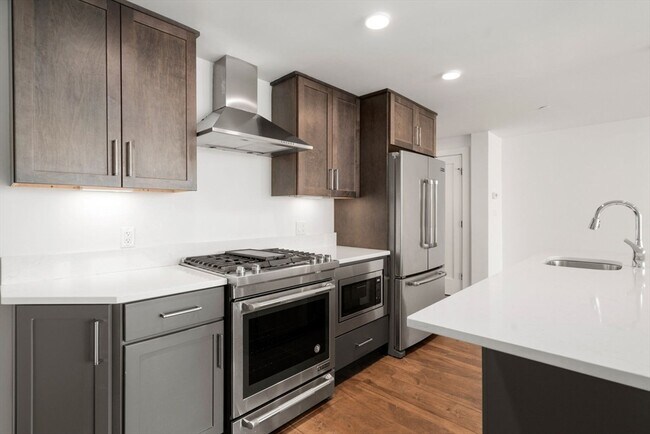 Building Photo - 26 Hichborn St