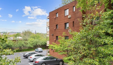 Building Photo - 1577 N Colonial Terrace