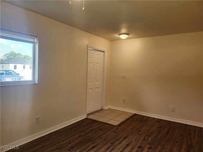 Foto del edificio - 943 Homestead Rd S