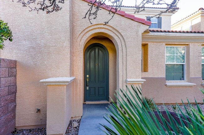 Foto del edificio - Beautiful 3 Bed South Summerlin Home With 1st Floor Bed and Bath