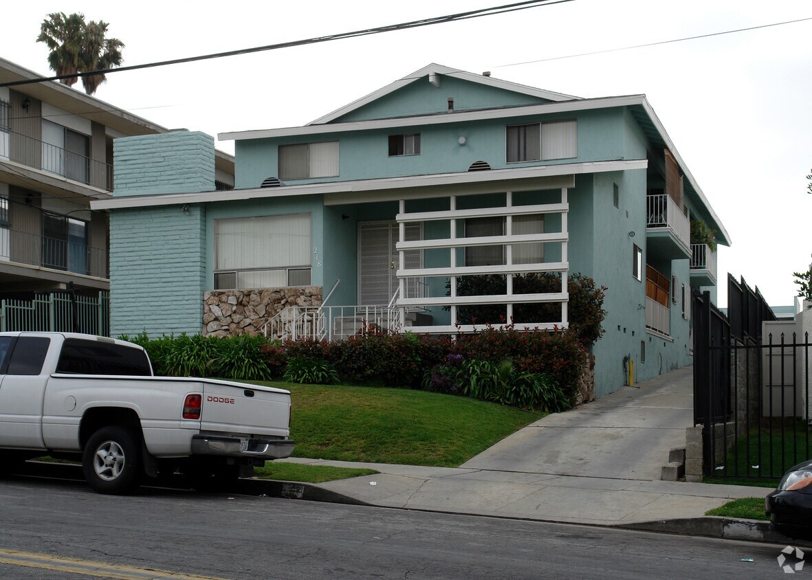 Primary Photo - 218 E Hyde Park Blvd