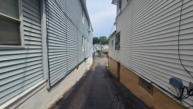 Building Photo - 296 Hazle St