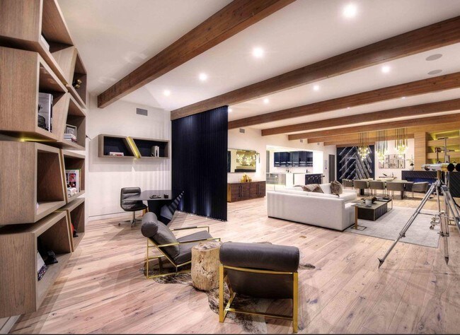 Foto del edificio - 8842 Evanview Dr