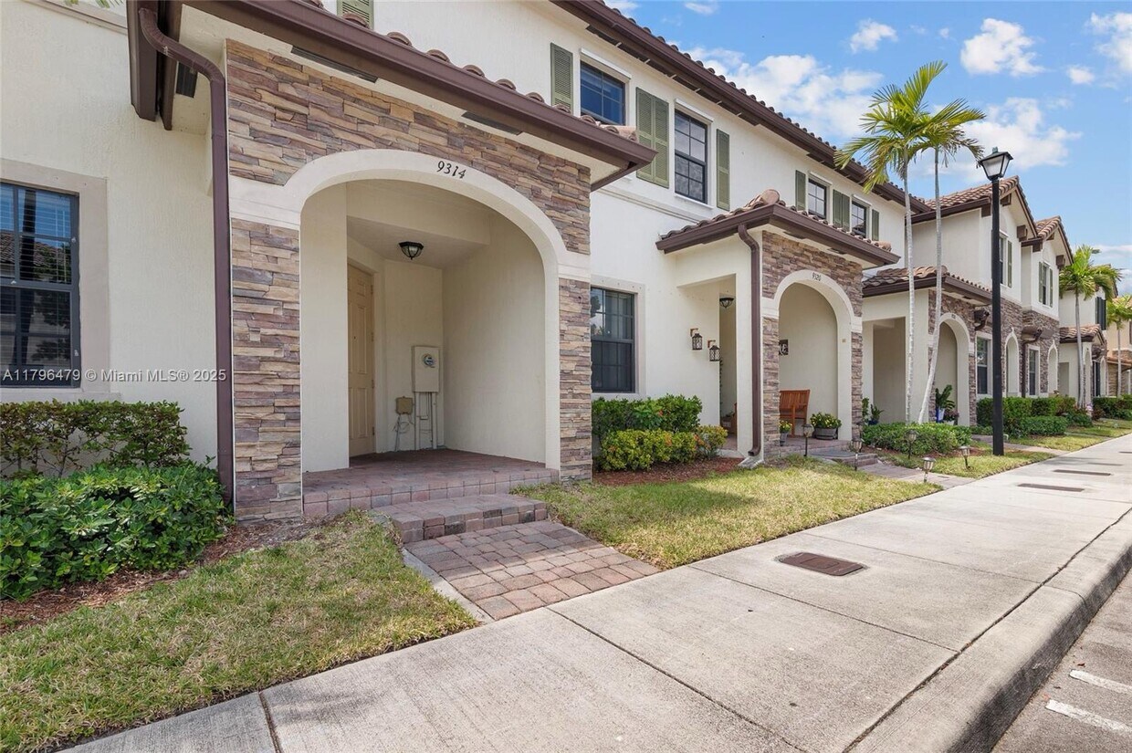 Foto principal - 9314 W 33rd Ln