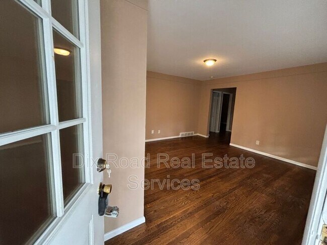 Foto del edificio - 5441 Bayside Dr