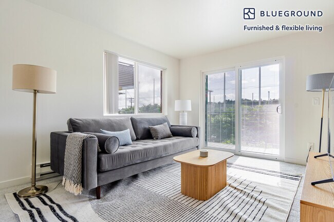 Building Photo - 2850 15th Ave W