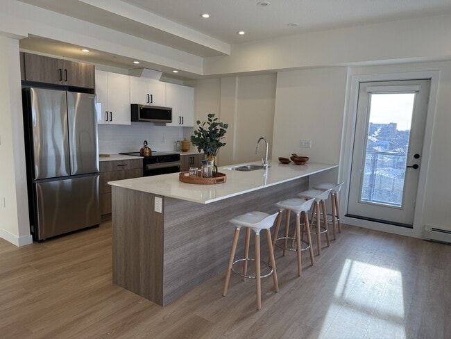 Building Photo - 8615-8108 108 St NW