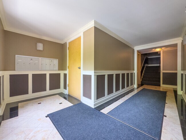 Foto del edificio - 6750 N Greenview Ave
