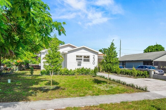 Photo - 230 SW 6th Avenue Unit House
