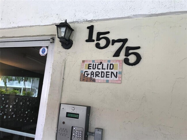 Foto del edificio - 1575 Euclid Ave