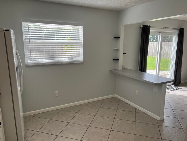 Building Photo - 5282 Canal Cir W