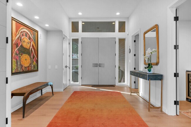 Grand foyer - 406 Detwiller Ln