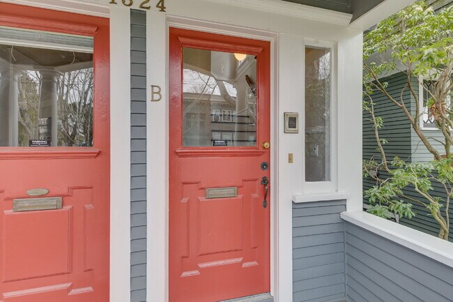 Building Photo - Rare & Charming Upper Queen Anne Home Available July!