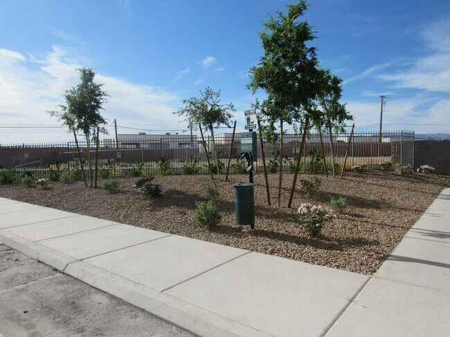 Foto del edificio - 3 Bedroom Townhome located near Nellis Base!