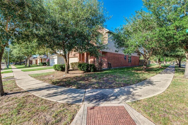 Building Photo - 6415 Applewood Forest Dr