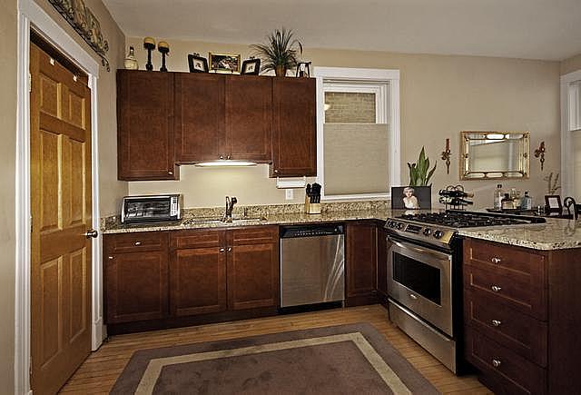 Kitchen - 2141 N Oakley Ave