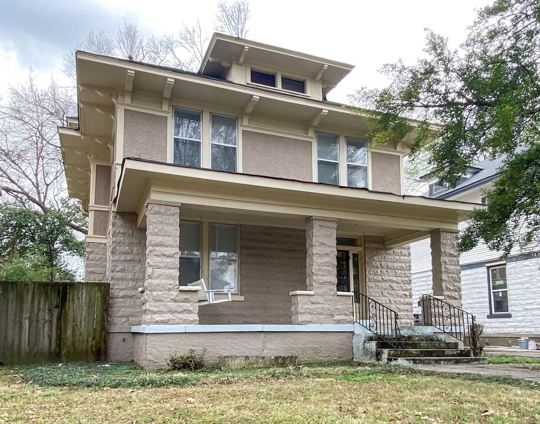 Primary Photo - 3 bedroom, 3 Bathroom in the Heart of Cent...