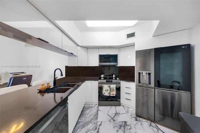 Foto del edificio - 1750 N Bayshore Dr