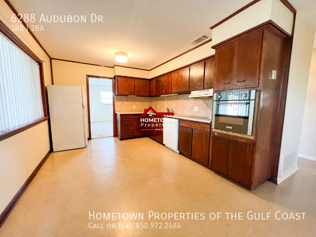 Building Photo - Stunning Mid-Century Modern Gem in Northea...