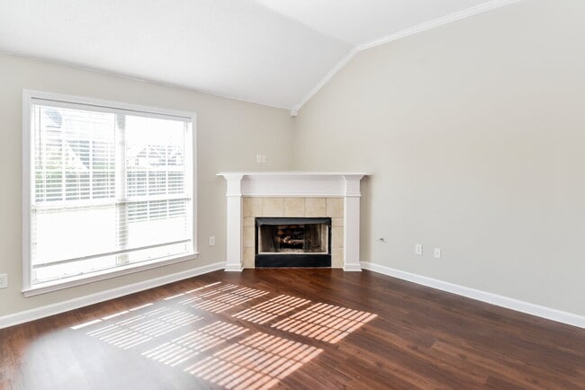 Building Photo - 145 Cameron Dr