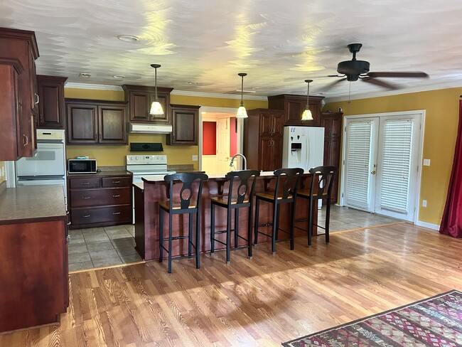 Building Photo - 310 Macks Dr
