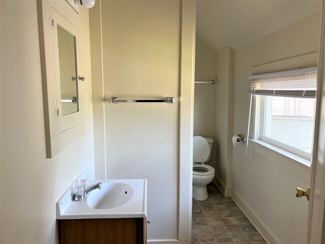 Bathroom - 2543 Fairfield St