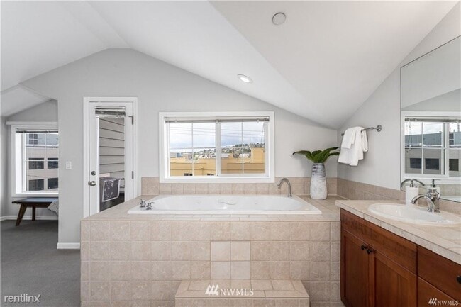 Building Photo - 4 br, 4.5 bath House - 1800 Franklin Avenu...