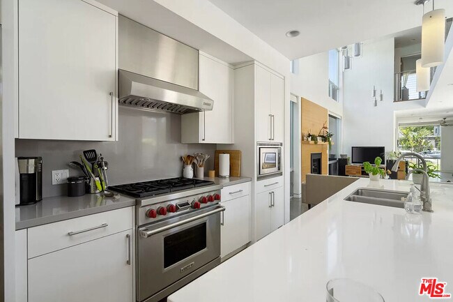 Foto del edificio - 547 Huntley Dr
