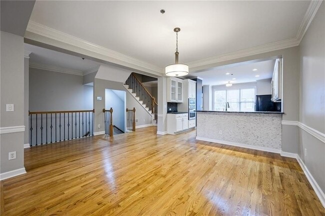Building Photo - 600 Vinings Estates Dr SE