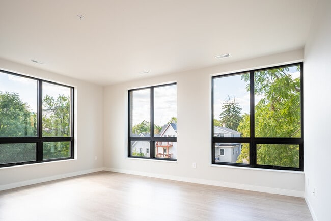 Building Photo - Avenir Apartments