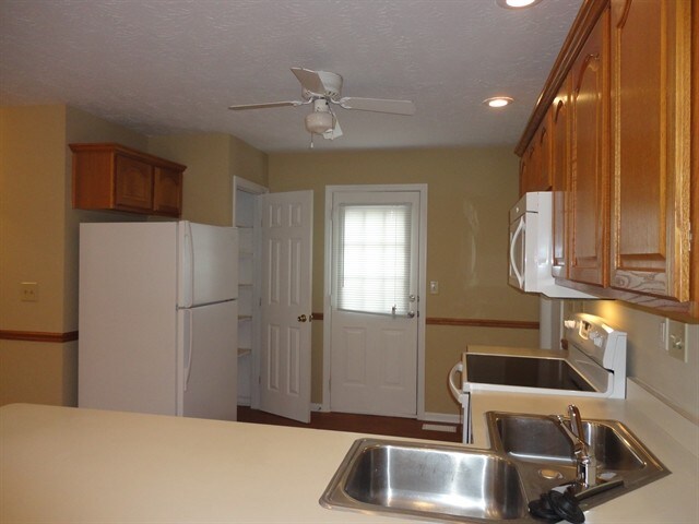 Building Photo - 5079 Rockdale Rd
