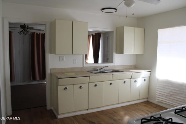 Foto del edificio - 1405 Clausen Dr