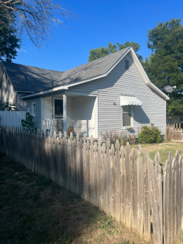 Primary Photo - 2022 E 6th Ave