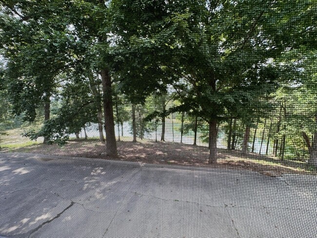 Foto del edificio - 3505 Lakeside Ct