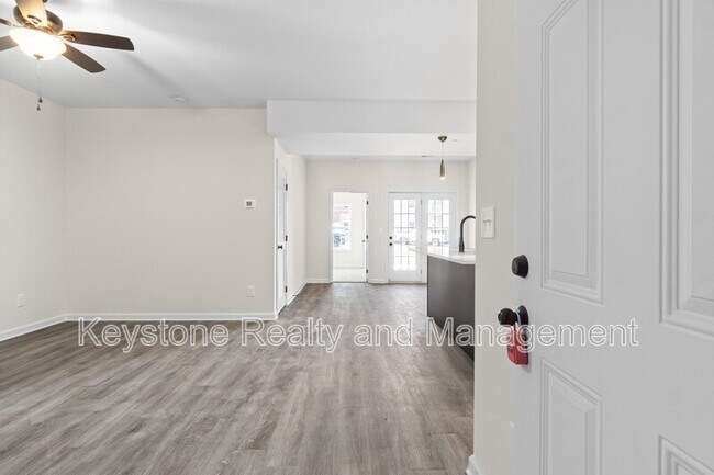 Building Photo - 229 C-204 E. Johnson Circle