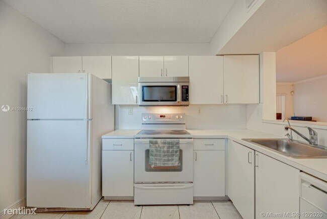 Building Photo - 4764 NW 114th Ave