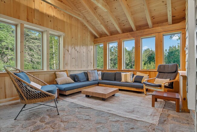 Building Photo - 782 Woods Hill Rd