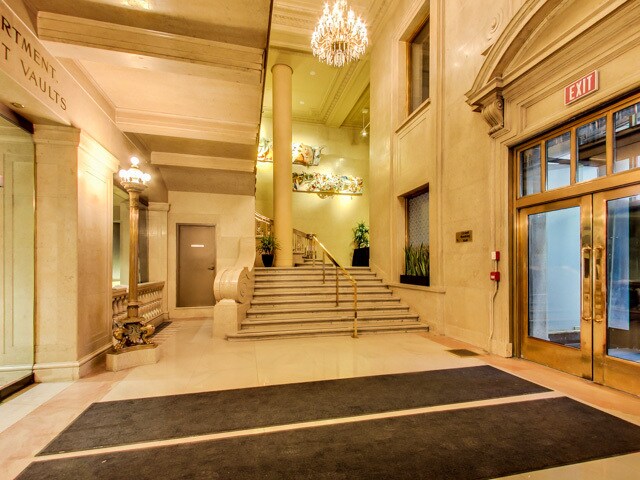Photo du bâtiment - 1-921 King St W