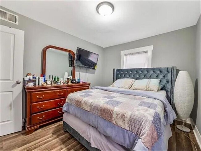 Building Photo - Roselle Homes
