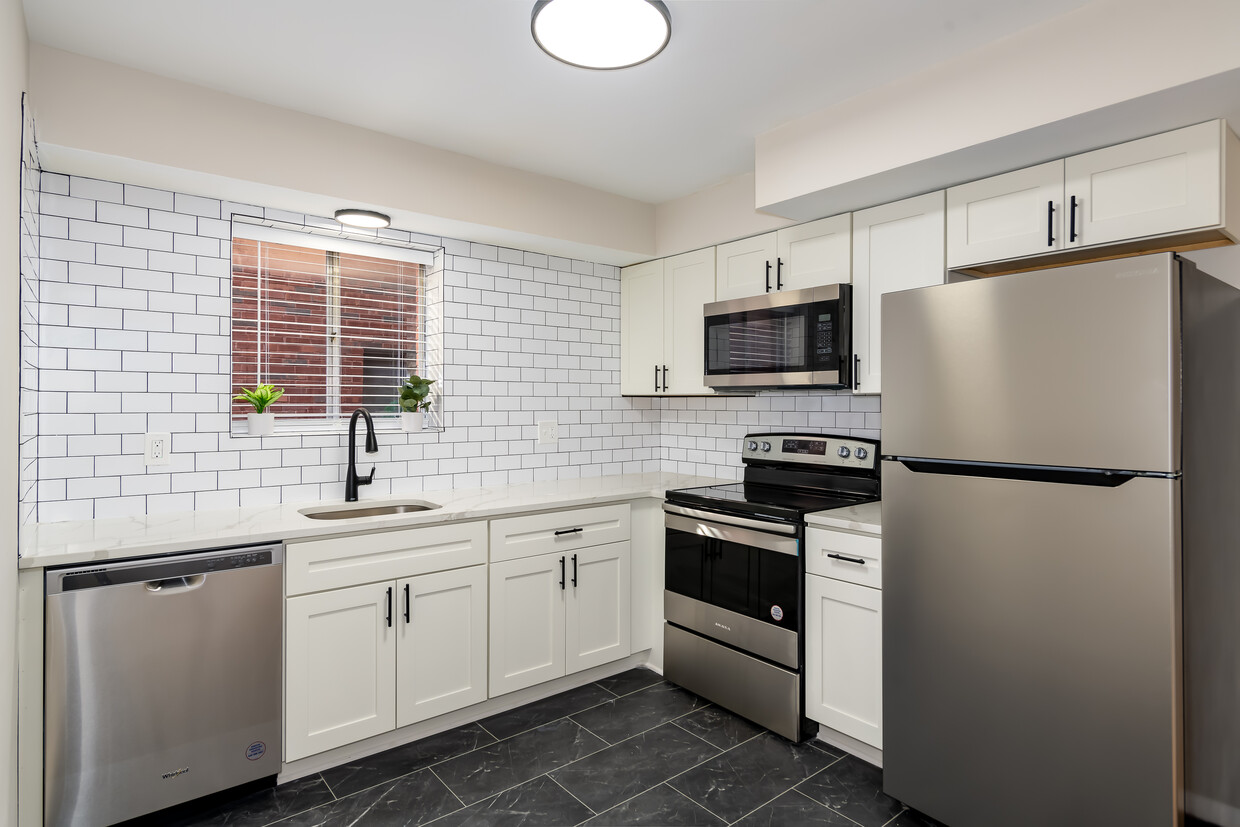 Foto principal - Lindenwood Heights Apartments