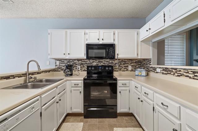 Building Photo - 1520 Beach Ln