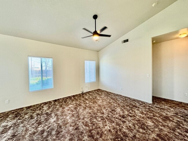 Building Photo - REDUCED!!!    FOR RENT!  3 bedroom 2 bath in Dos Palos