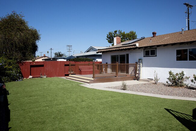 Foto del edificio - 8751 Chantilly Ave