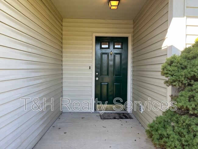 Building Photo - 2324 Whitecliff Ct