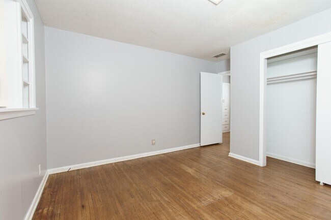 Foto del edificio - 6419 E 9th St N