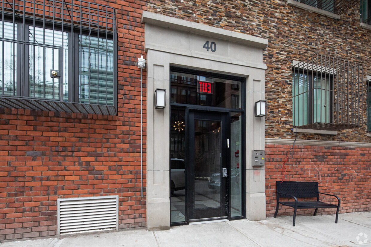Entrada - 40 S 9th St