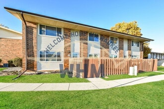 Building Photo - W170S7397 Parkland Dr